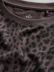 The Set 5 Pack Fitted Crew Neck Long Sleeve T-Shirts Neutral/Brown/Black/Leopard/Cream - Image 7 of 8