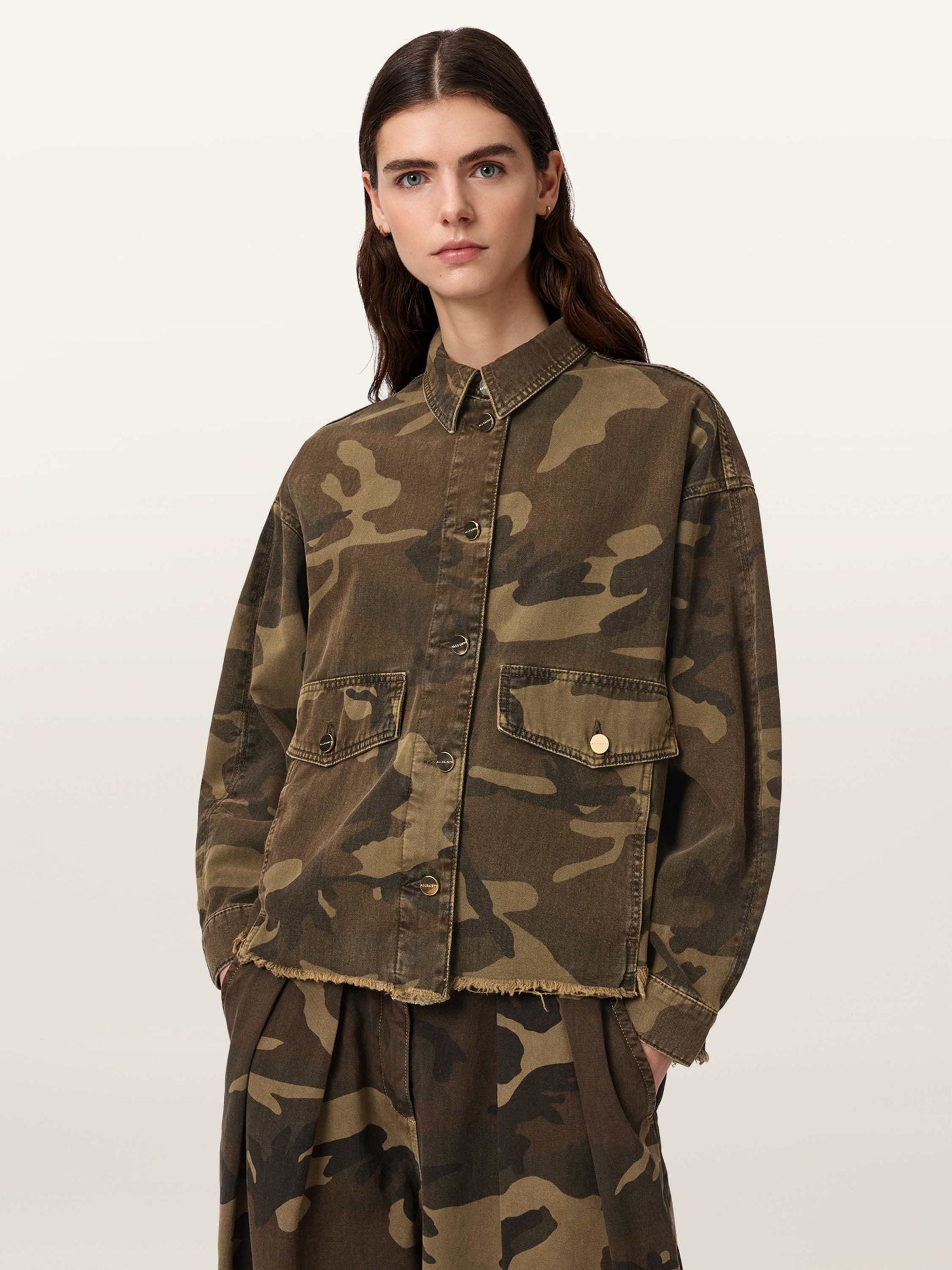 Comprar Jaqueta camuflada Hettie da AllSaints from Next Brazil