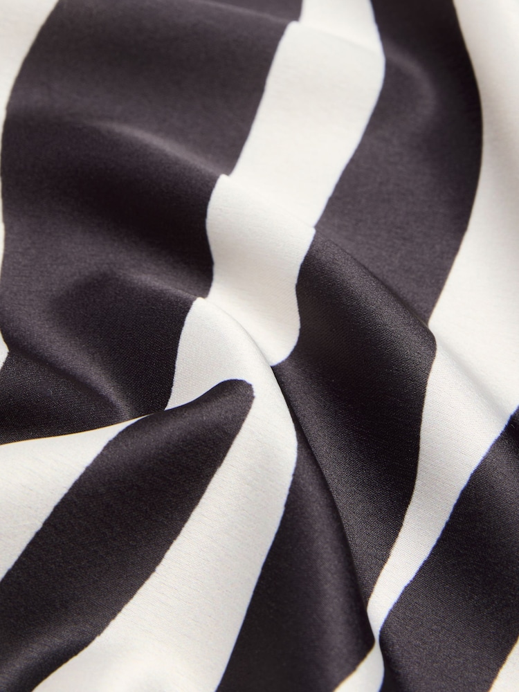 Imprimeu zebră - Friends Like These Multi-Way Satin Scarf - Imaginea 6 din 6