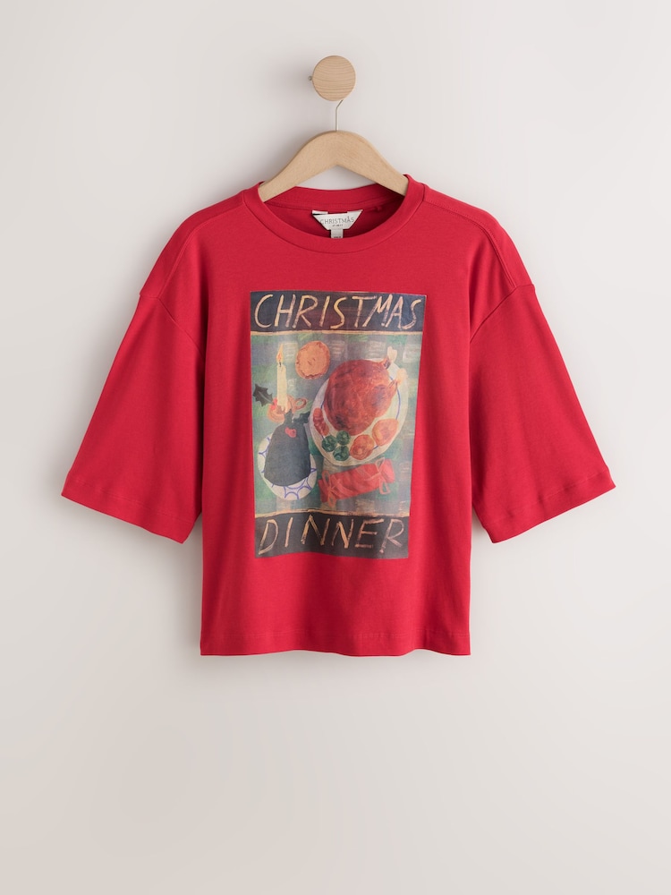 Red Christmas Dinner - Boxy Elbow Sleeve Crew Neck T-Shirt - 4এর মধ্যে 1 ছবি