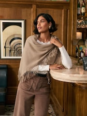 Krem boja - Love & Roses Super Soft Fringe Triangle Scarf - Slika 3 od 7