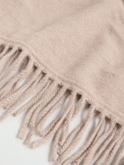 Krem boja - Love & Roses Super Soft Fringe Triangle Scarf - Slika 7 od 7