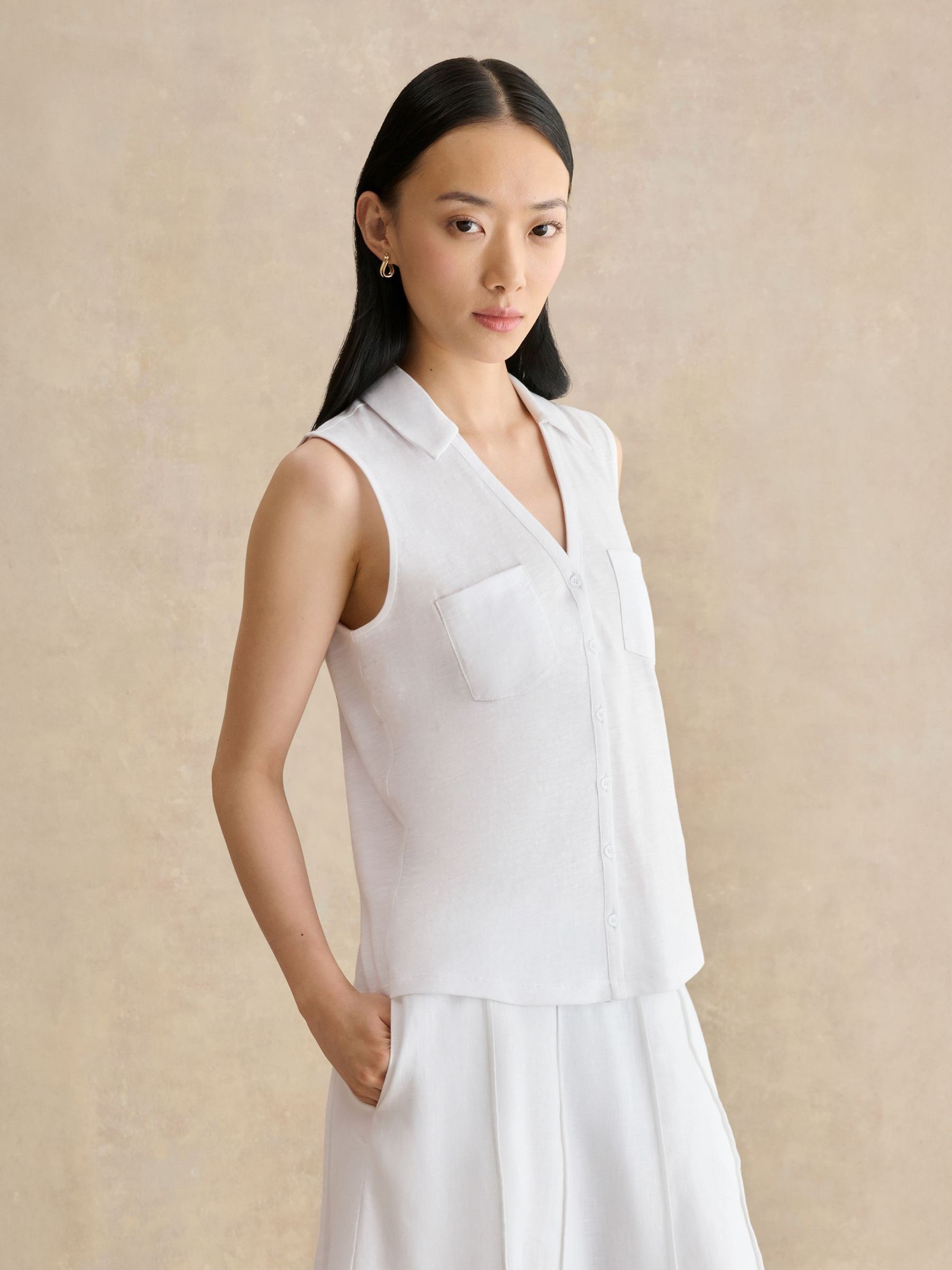 Hobbs London Women's White Collared Sleeveless Slub Shirt In | Size: Large - Image 2
