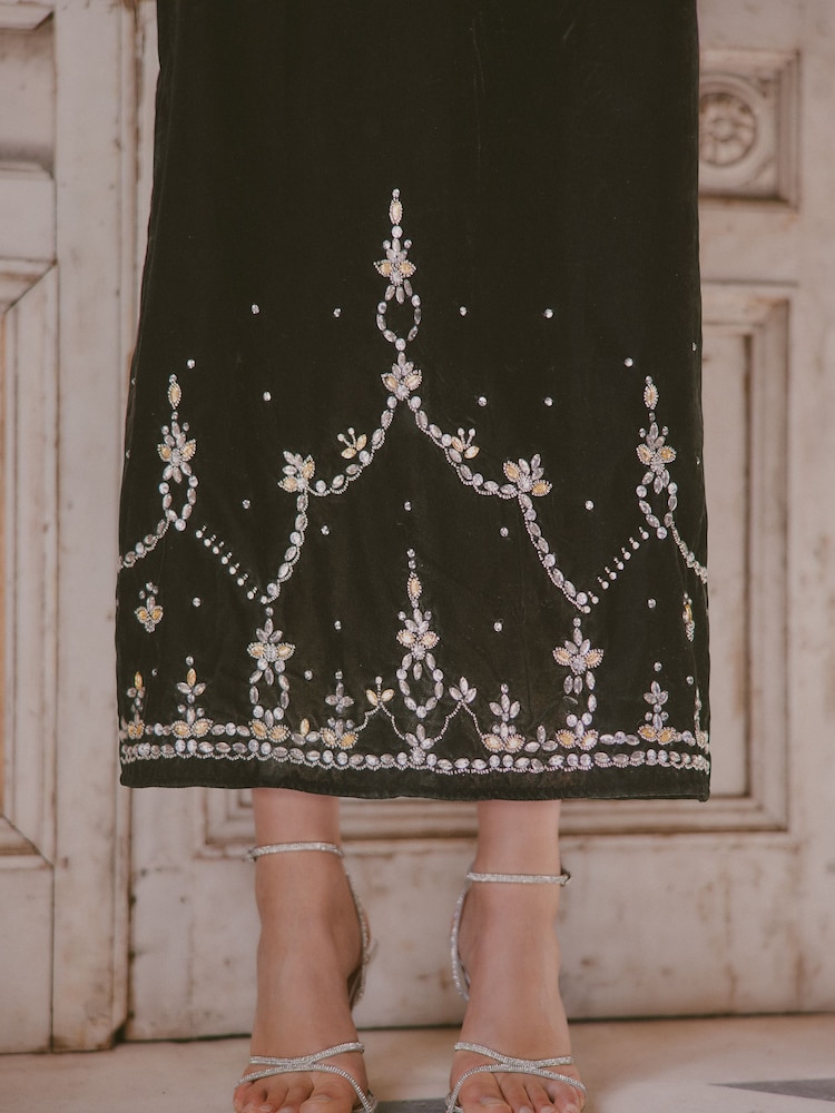 Love & Roses X V&A Black Embellished Velvet Midi Skirt - Image 5 of 5 Love & Roses X V&A Black Embellished Velvet Midi Skirt - Image 5 of 5