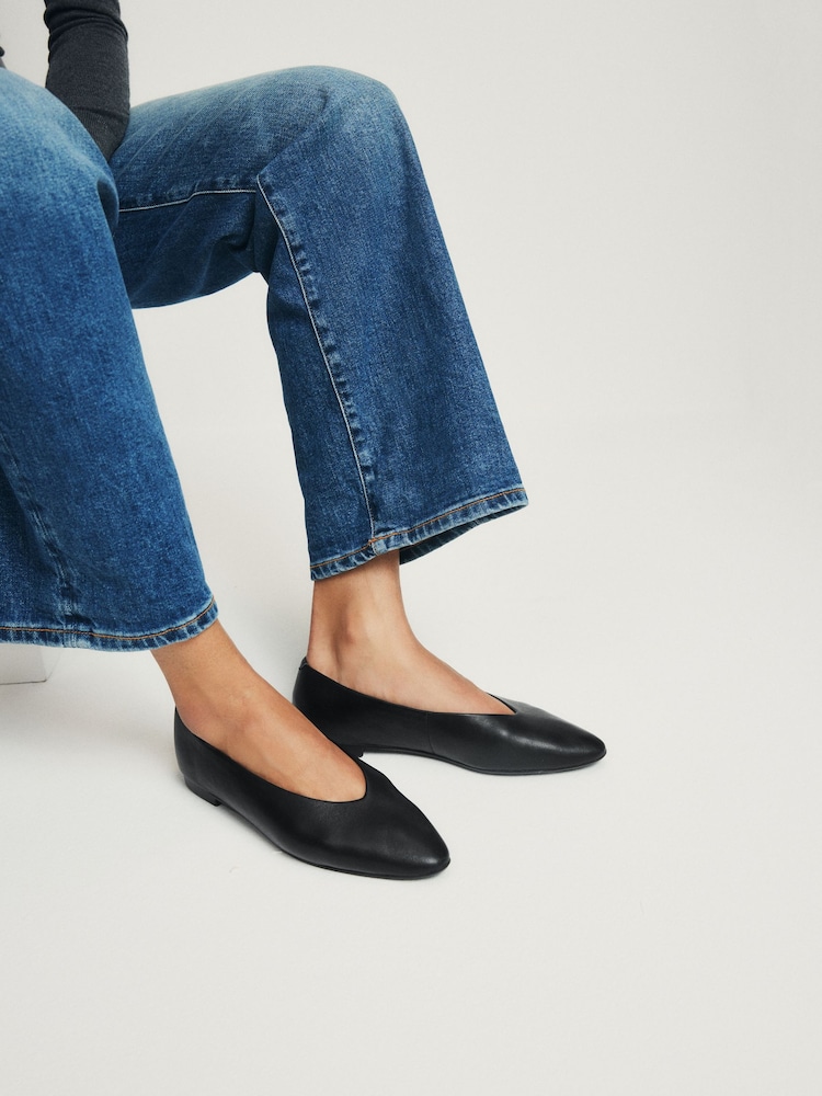 Itim na Balat - The Set Almond Toe Ballet Flats - Larawan 2 ng 5 Itim na Balat - The Set Almond Toe Ballet Flats - Larawan 2 ng 5