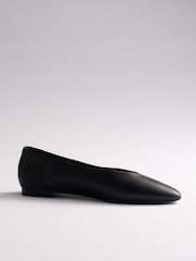 Itim na Balat - The Set Almond Toe Ballet Flats - Larawan 3 ng 5