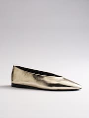Gintong Balat - The Set Almond Toe Ballet Flats - Larawan 5 ng 6
