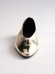 Gintong Balat - The Set Almond Toe Ballet Flats - Larawan 6 ng 6