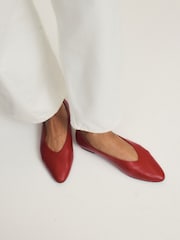 Pulang Balat - The Set Almond Toe Ballet Flats - Larawan 1 ng 5
