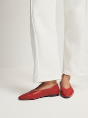 Pulang Balat - The Set Almond Toe Ballet Flats - Larawan 2 ng 5