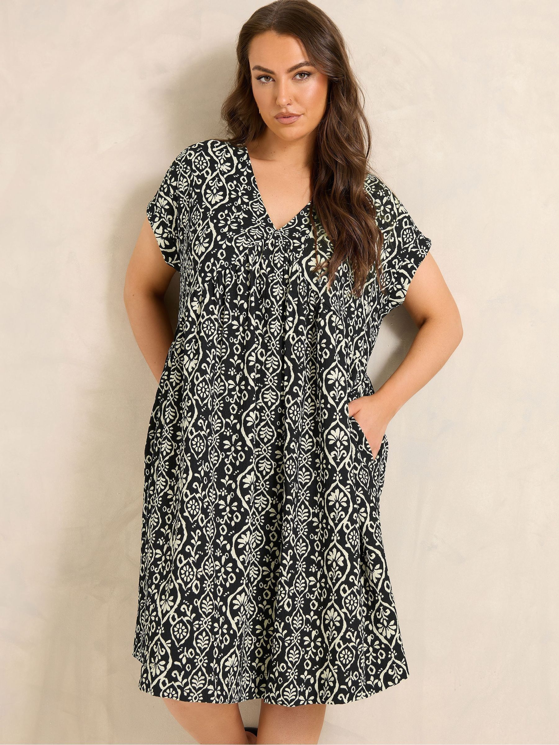 Evans Women's Black Jersey Crepe Short Dress