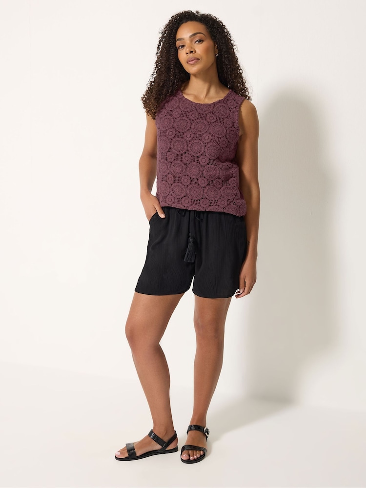 M&Co Black Crinkle Shorts - Image 2 of 4 M&Co Black Crinkle Shorts - Image 2 of 4