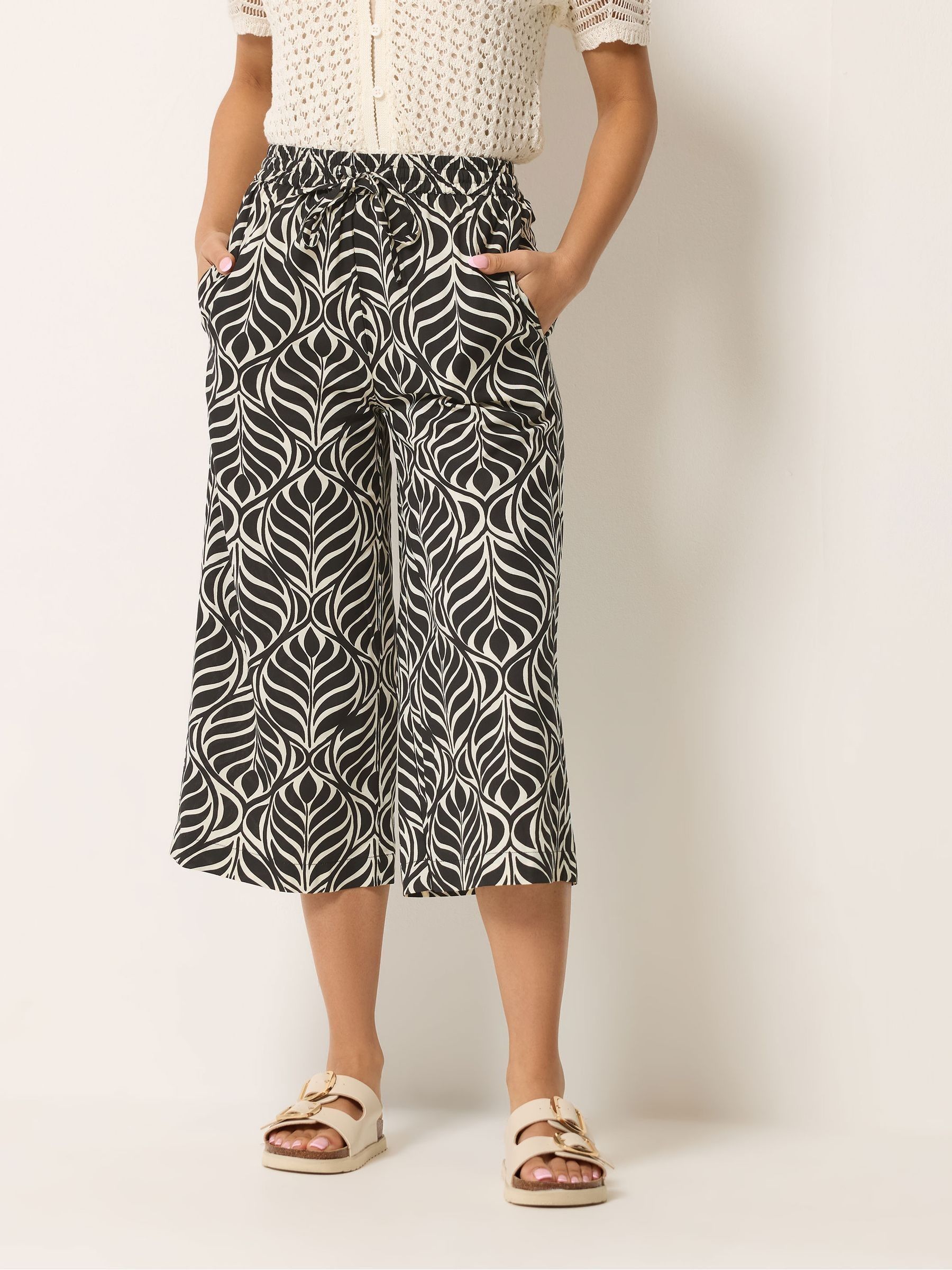 M & Co Women's Black Petite Printed Culottes
