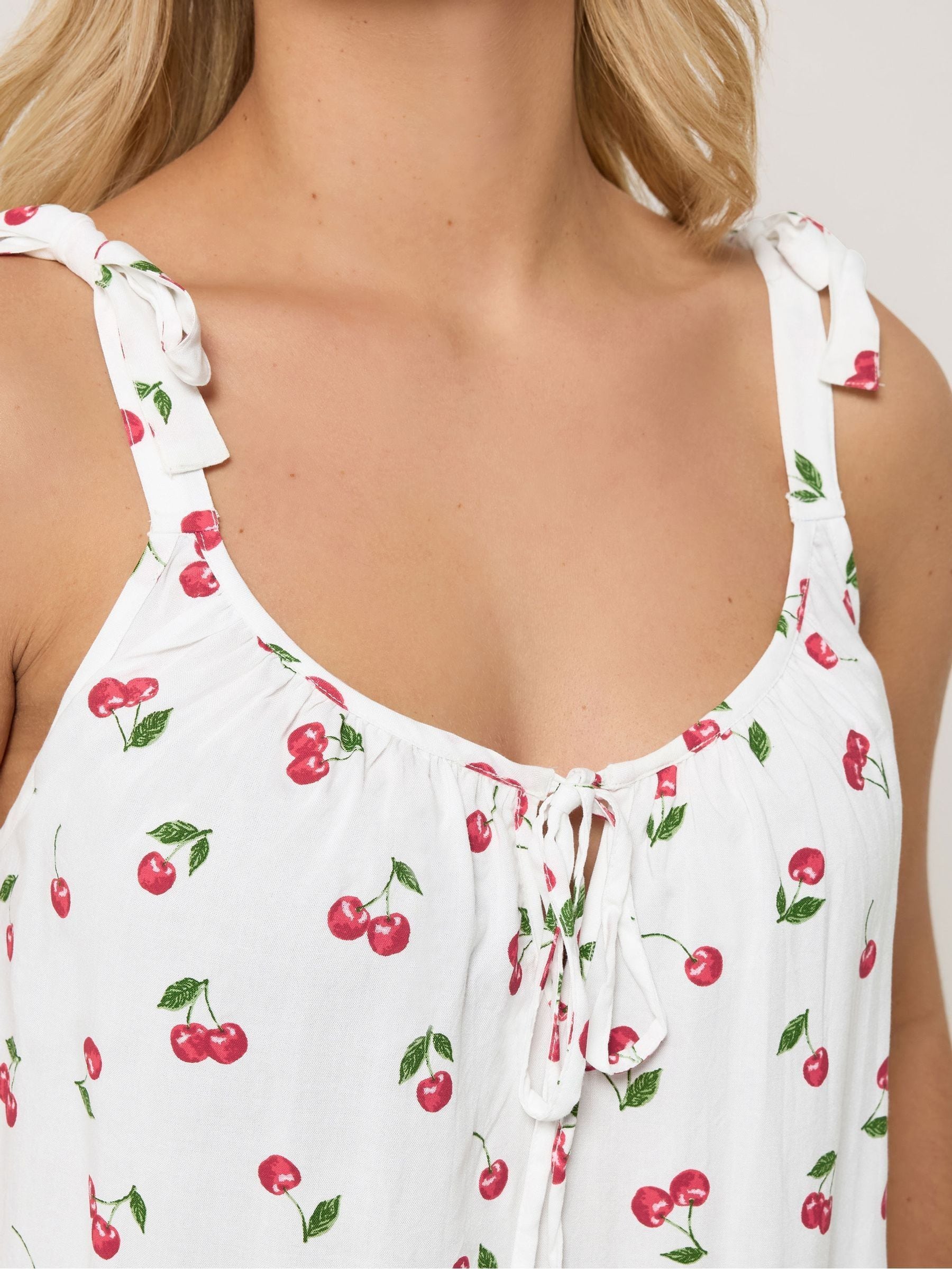 【cherry】THE TOE♡korinthos sleeveless Buy Yours Curve White Cherry Print Vest Top from the Next UK