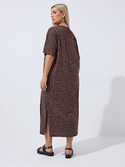 Marrón - Yours Curve Limited T-Shirt Maxi Dress - Imagen 3 de 5