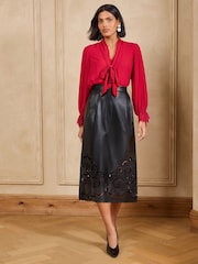Love & Roses Faux Leather Cutwork Hem Full Circle Midi Skirt - Imagen 2 de 5