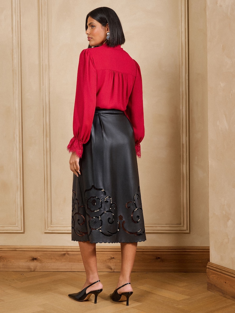 Love & Roses Faux Leather Cutwork Hem Full Circle Midi Skirt - Imagen 5 de 5