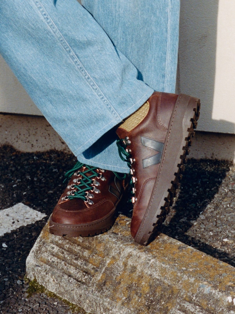 Veja Brown Atlas Trainers - Image 1 of 6 Veja Brown Atlas Trainers - Image 1 of 6