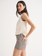 Abercrombie & Fitch Brown Apr4 Classic Mr A-Line Short Railroad Stripe Clean Hem Shorts - Image 5 of 6