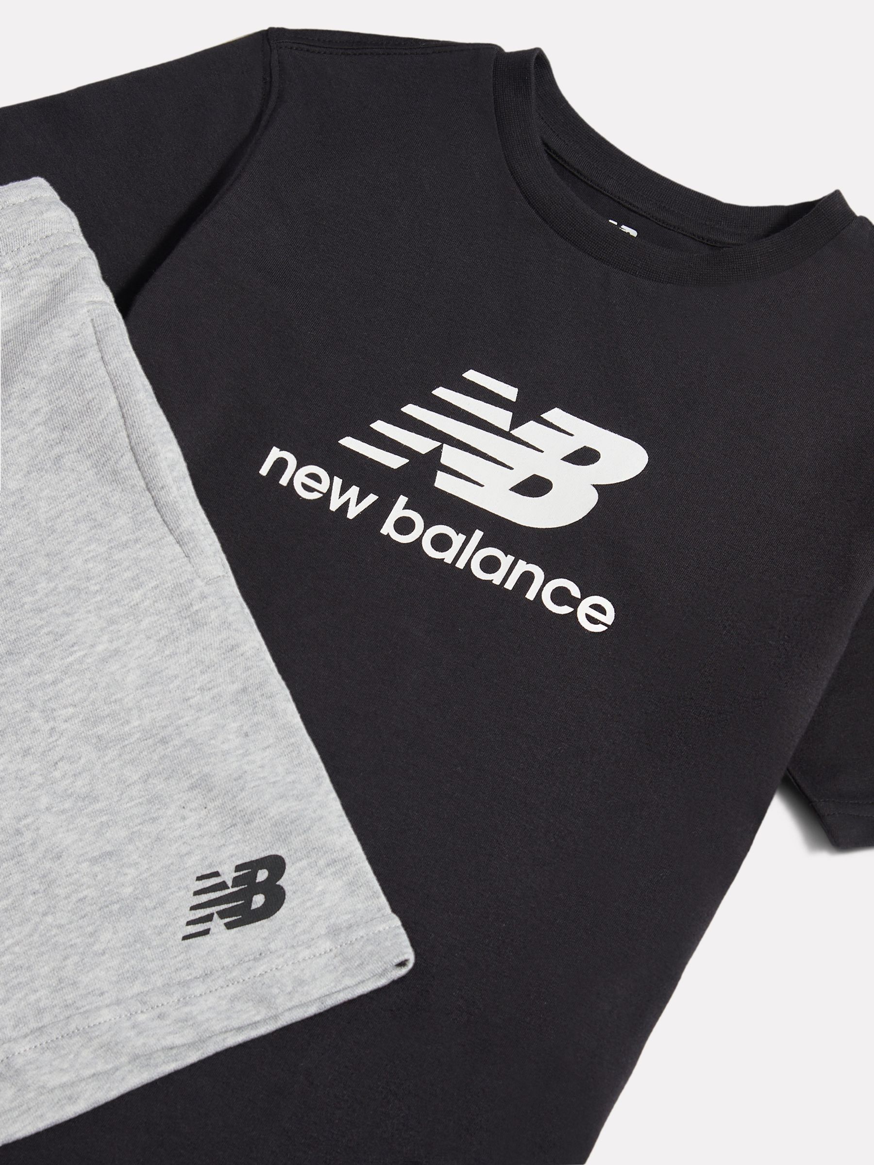 Next：日本 ブラック - New Balance スタックロゴ Tシャツ & FT