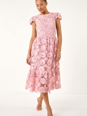 فستان كروشيه مزيّن بدانتيل من Roman - Image 1 of 5