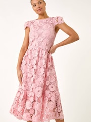 فستان كروشيه مزيّن بدانتيل من Roman - Image 3 of 5