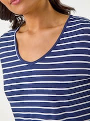 Roman חולצת טי סטרץ' עם צווארון וי והדפס פסים - תמונה 2 מתוך 5