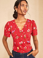 Estampado floral en rojo - Camiseta con diseño festoneado de Love & Roses - Imagen 1 de 4