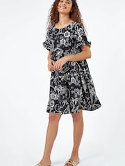 فستان كشكشة بتصميم طبقات مزيّن بطبعة زهور مزركشة من Roman - Image 2 of 5