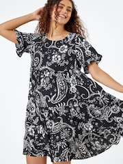 فستان كشكشة بتصميم طبقات مزيّن بطبعة زهور مزركشة من Roman - Image 4 of 5