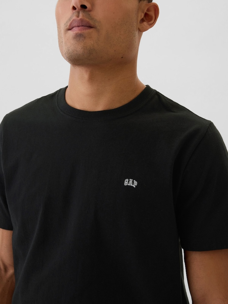 Gap Black Everyday Soft Mini-Logo Short Sleeve T-Shirt - Image 4 of 4 Gap Black Everyday Soft Mini-Logo Short Sleeve T-Shirt - Image 4 of 4