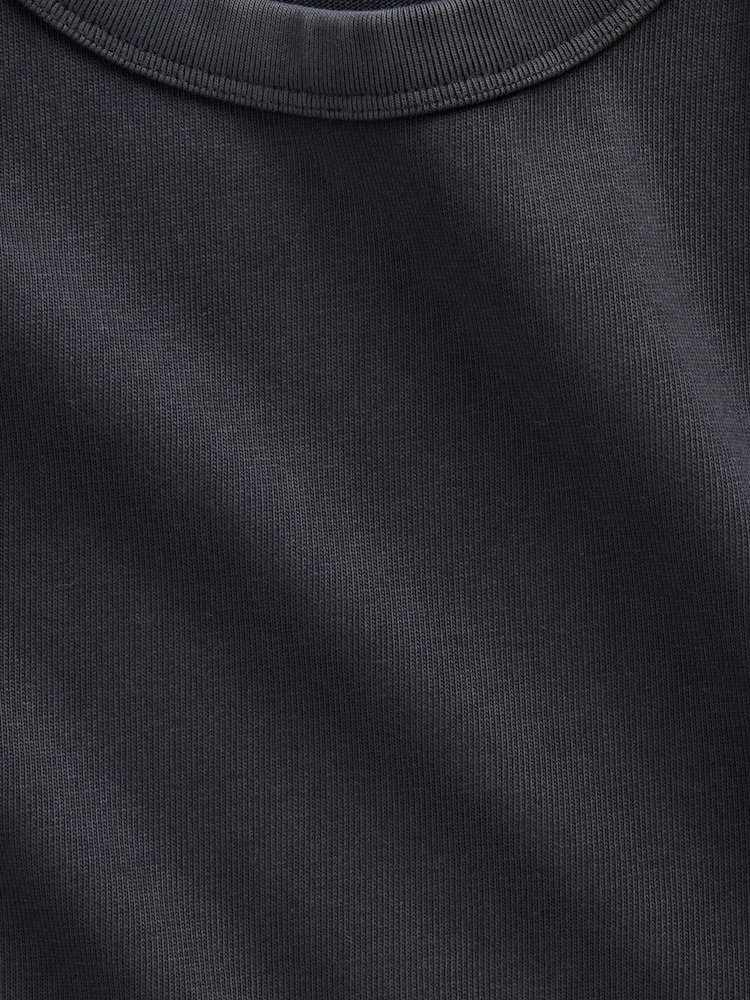 Gap Black Heavyweight Relaxed Short Sleeve T-Shirt - Image 4 of 4 Gap Black Heavyweight Relaxed Short Sleeve T-Shirt - Image 4 of 4