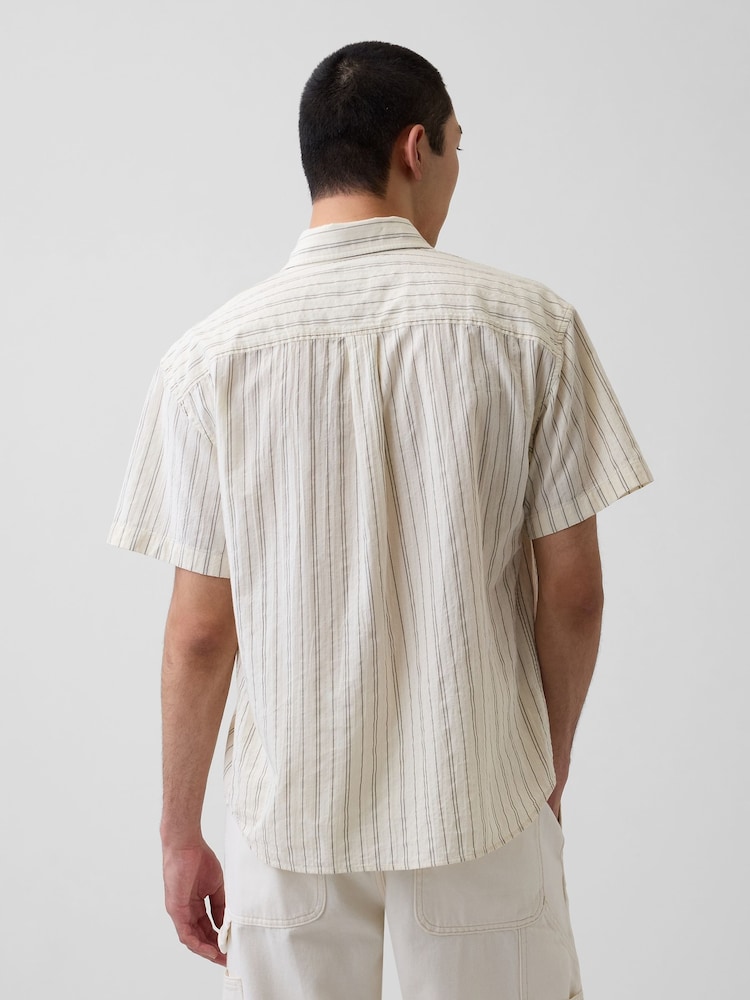 Gap Cream Seersucker Stripe Relaxed Curved-Hem Short Sleeve Shirt - Image 2 of 4 Gap Cream Seersucker Stripe Relaxed Curved-Hem Short Sleeve Shirt - Image 2 of 4