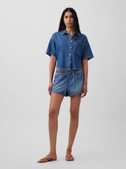 Gap Blue Denim Mid Rise Ultra Soft Easy Dolphin Shorts - Image 4 of 4