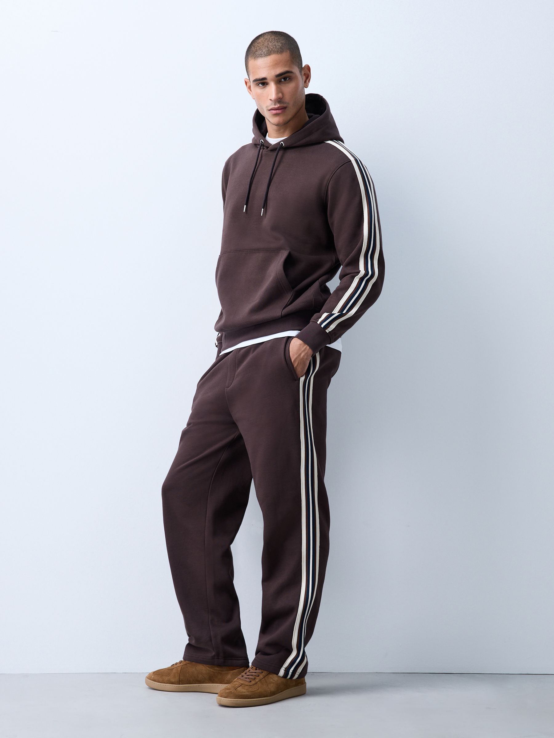 Next：日本 チョコレートブラウン - Side Stripe Overhead Hoodie from