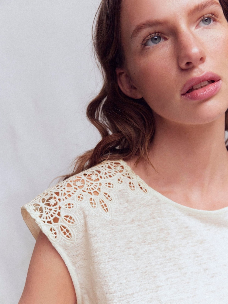 Boden Tara Cutwork Linen T-Shirt - תמונה 2 מתוך 7