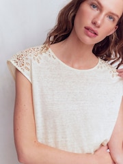 Boden Tara Cutwork Linen T-Shirt - תמונה 6 מתוך 7