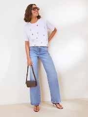 White Cherry and Strawberry Embroidered - Friends Like These图案T恤 - 5的图像3｝