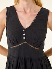 Negro - Roman Seersucker V-Neck Midi Dress - Imagen 4 de 5