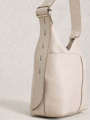 حقيبة تعلق حول الجسم جلد تشكيلة Sophia من White Stuff - Image 4 of 5