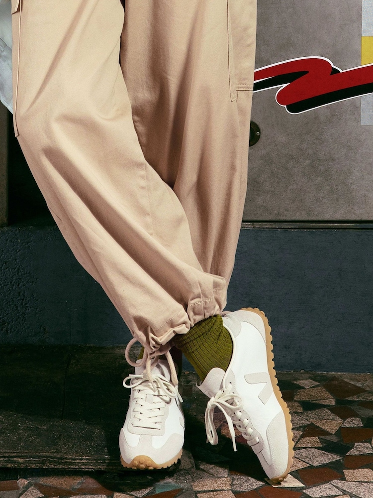 Veja White GT Trainers - Image 2 of 4 Veja White GT Trainers - Image 2 of 4