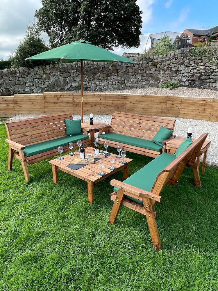 Charles Taylor Brown 9 Seater Balmoral Deluxe Garden Set - Image 1 of 9