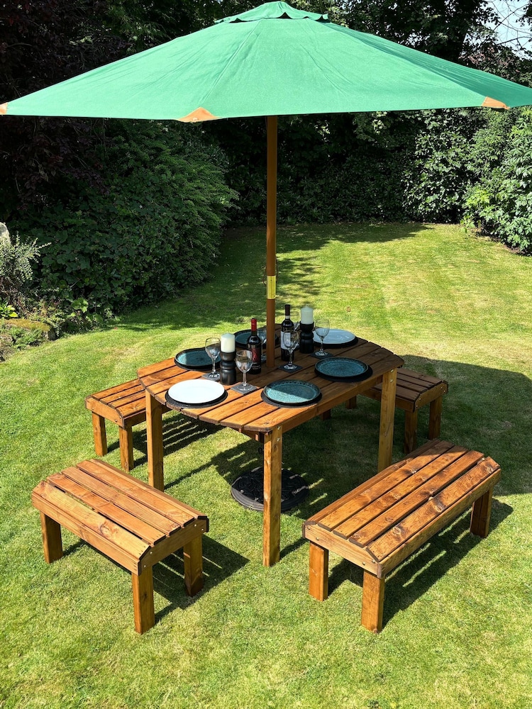 Charles Taylor Brown Knights 6 Seater Rectangular Garden Set - Image 6 of 6