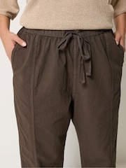 Marrón - Yours Curve Cool Cotton Barrel Leg Denim Trousers - Imagen 4 de 5