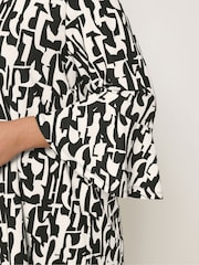 Yours Curve Black Abstract Jersey Shirt - Image 4 of 5