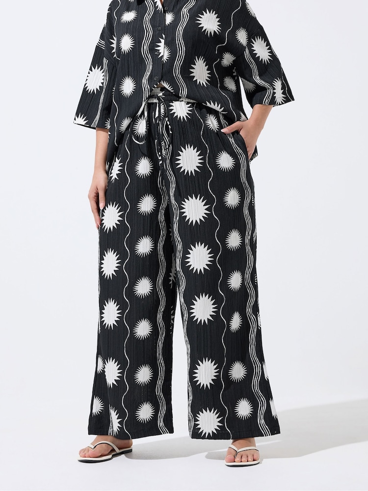 Yours Curve Black Limited Sun Stripe Crinkle Trouser - Image 2 of 4