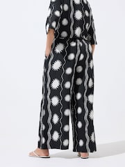 Yours Curve Black Limited Sun Stripe Crinkle Trouser - Image 3 of 4