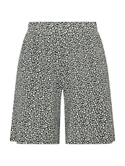 Yours Curve Black Ditsy Print Jersey Shorts - Image 5 of 5