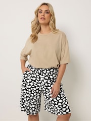 Yours Curve Black Heart Print Jersey Shorts - Image 1 of 5