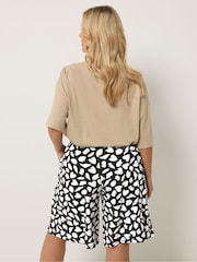 Yours Curve Black Heart Print Jersey Shorts - Image 3 of 5